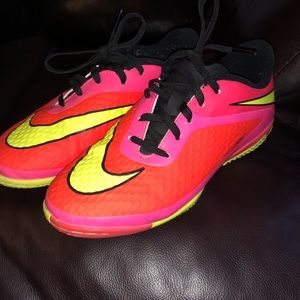 Nike hyper venom shoes sz5.5 y or women’s 7.5